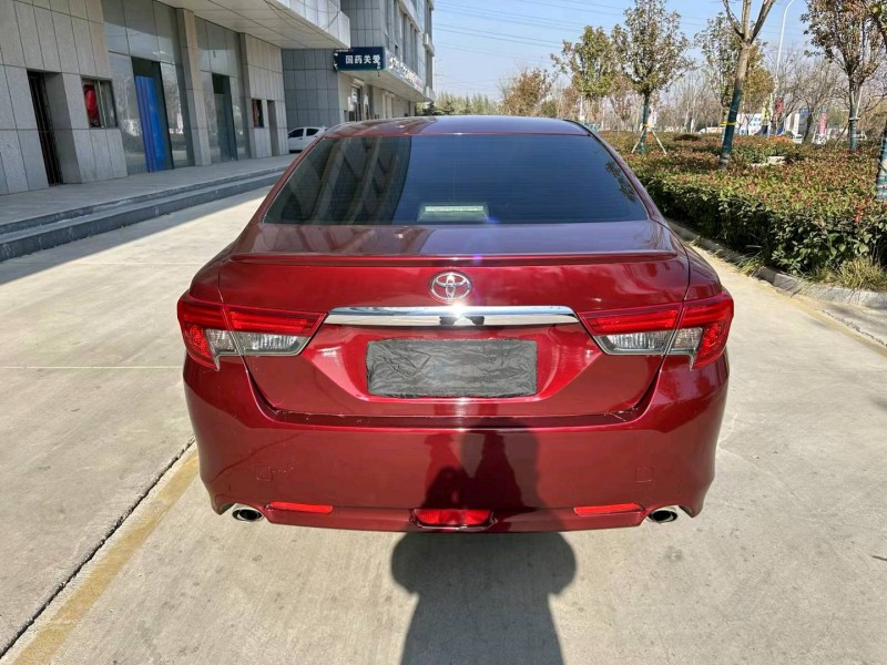 济宁14年丰田锐志9