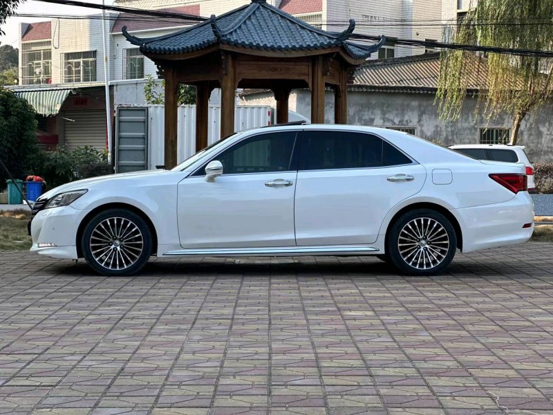 广州19年丰田皇冠7