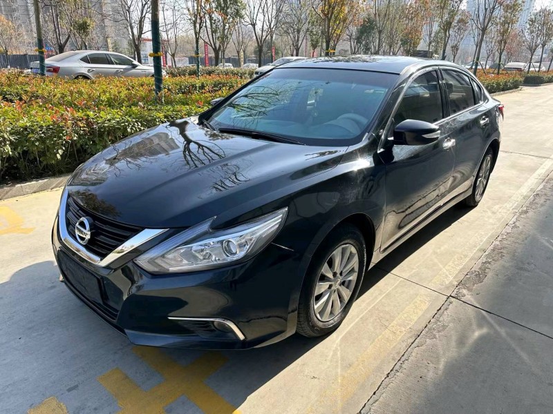 济宁17年日产天籁2