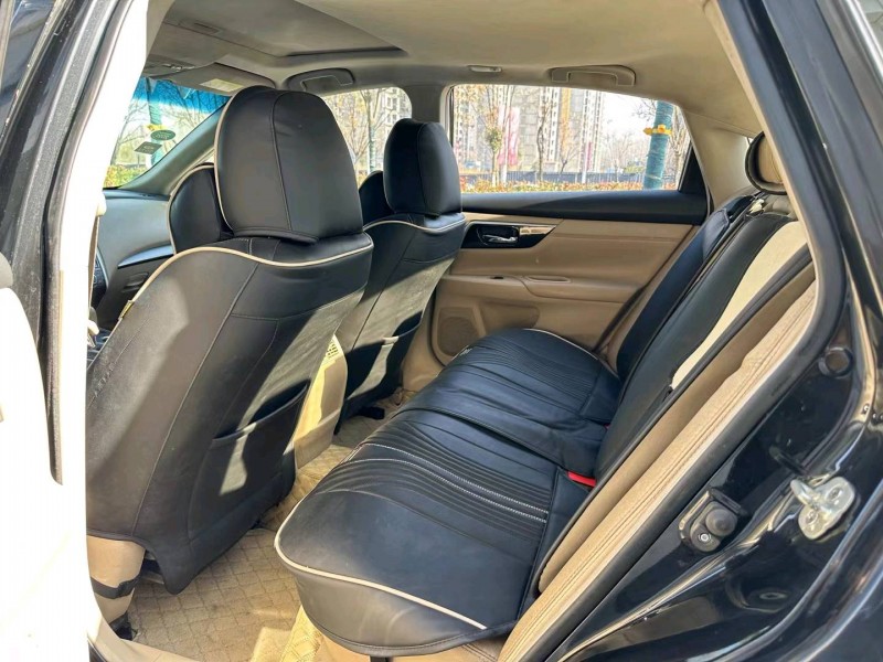 济宁17年日产天籁4