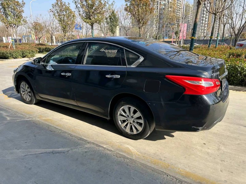 济宁17年日产天籁7