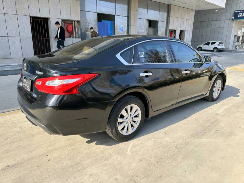 济宁17年日产天籁8