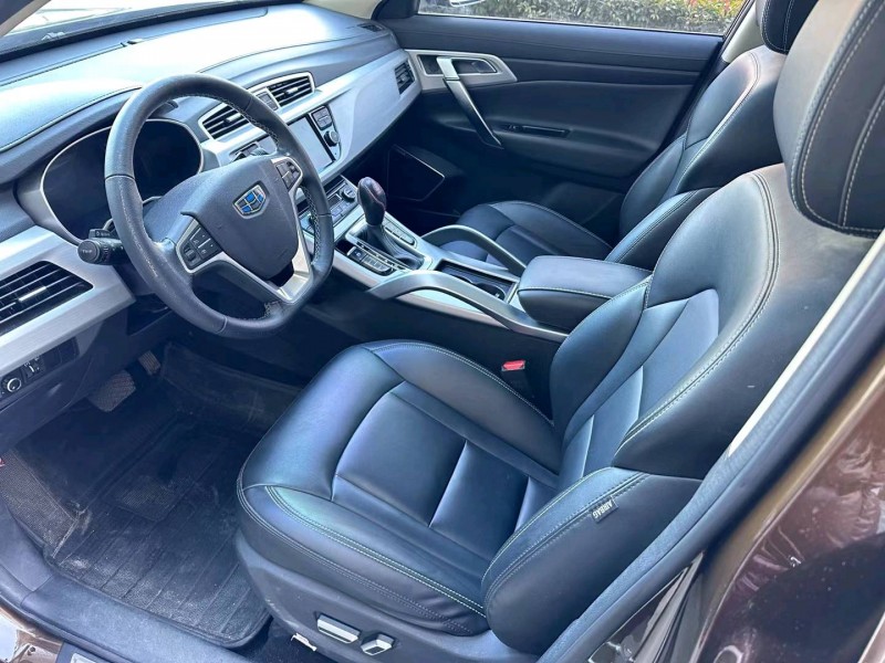 济宁17年吉利博越4