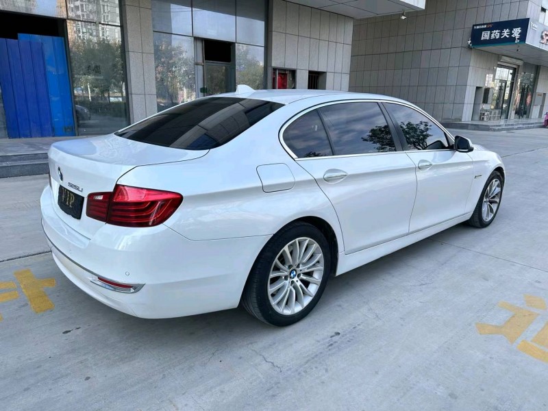 济宁17年宝马5系8