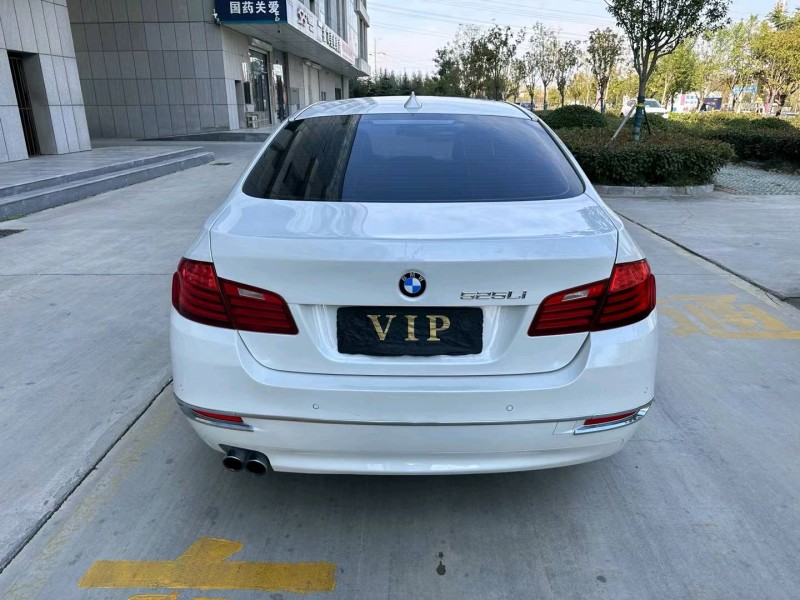 济宁17年宝马5系9