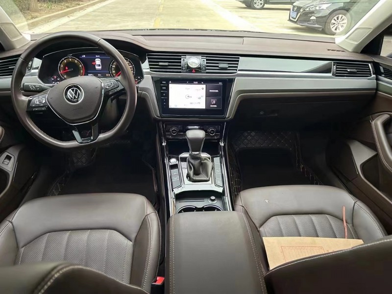 济宁22年大众辉昂8