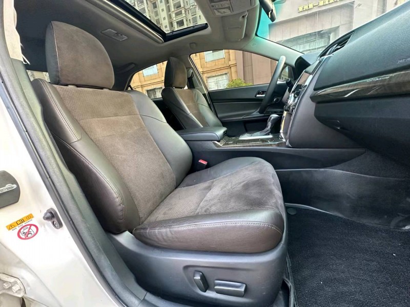 深圳14年丰田锐志4