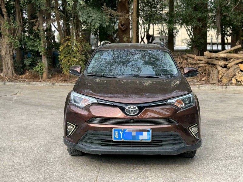深圳17年丰田RAV4荣放1