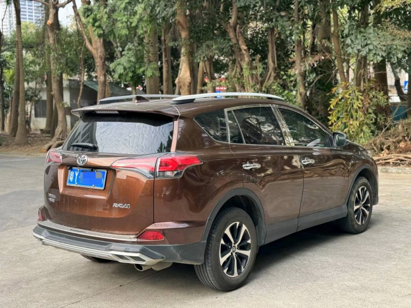 深圳17年丰田RAV4荣放8