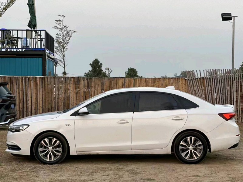 汕头18年别克英朗3