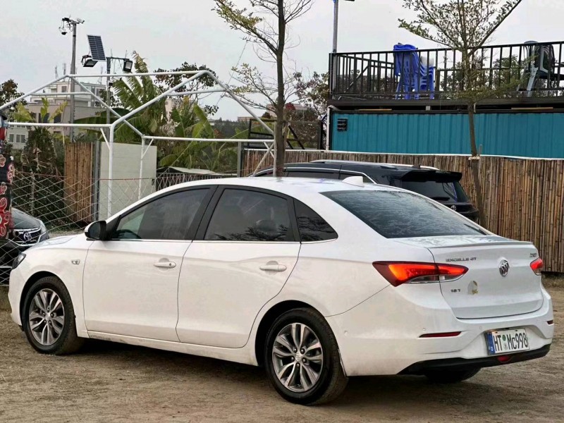 汕头18年别克英朗7