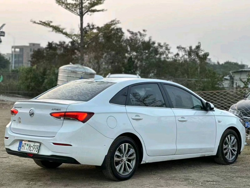 汕头18年别克英朗8