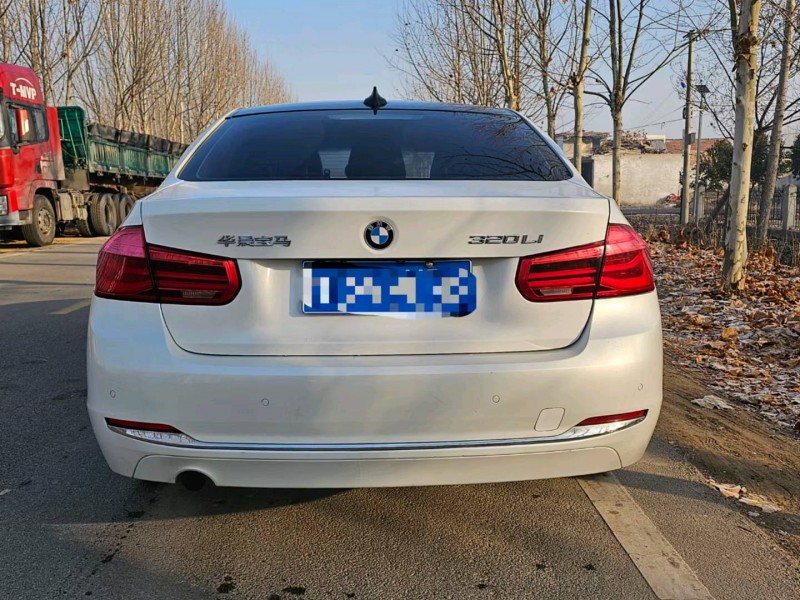 济宁16年宝马3系9