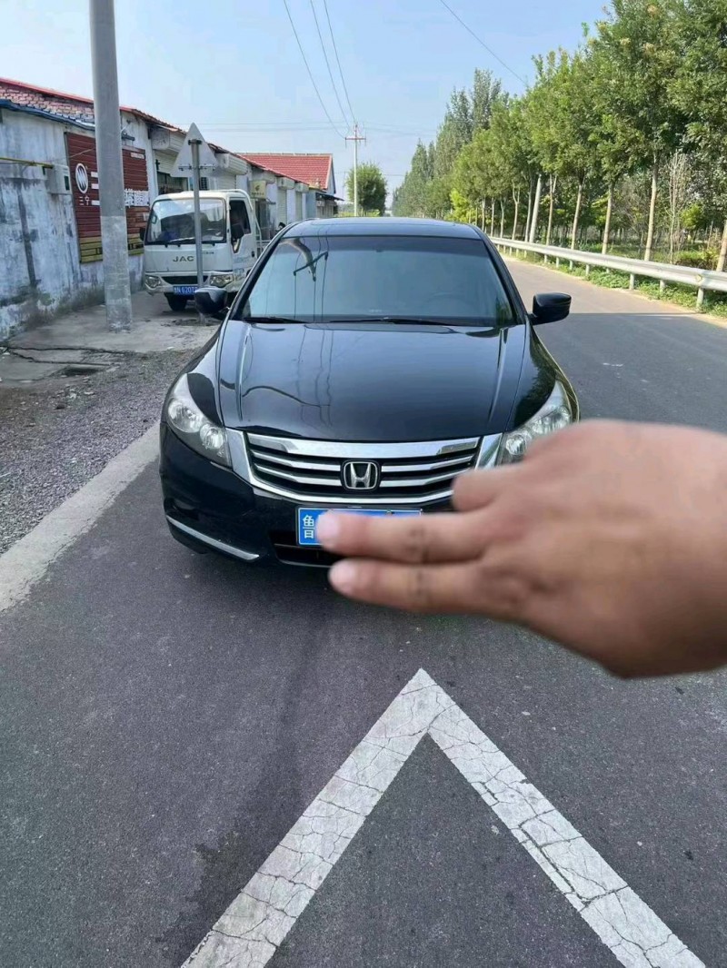 济宁13年本田雅阁1