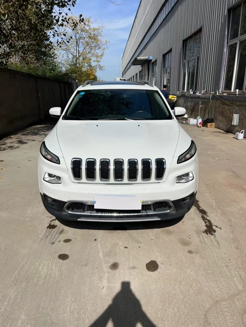 宿迁18年Jeep自由光1