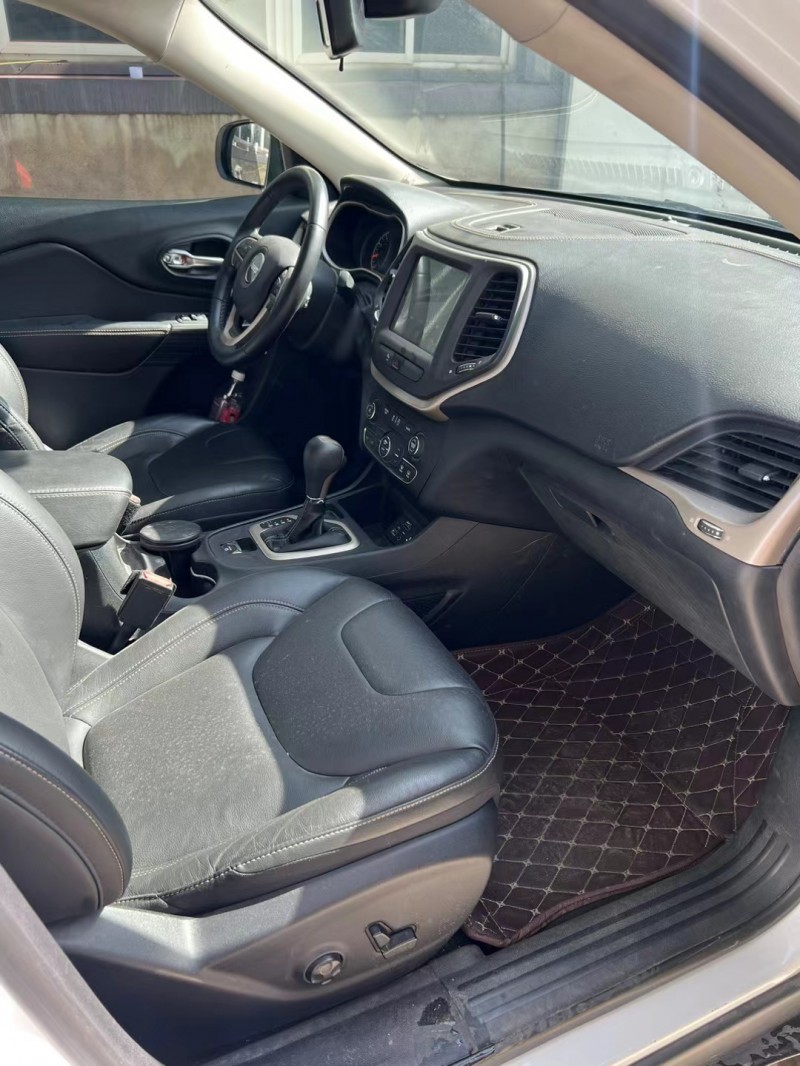 宿迁18年Jeep自由光7