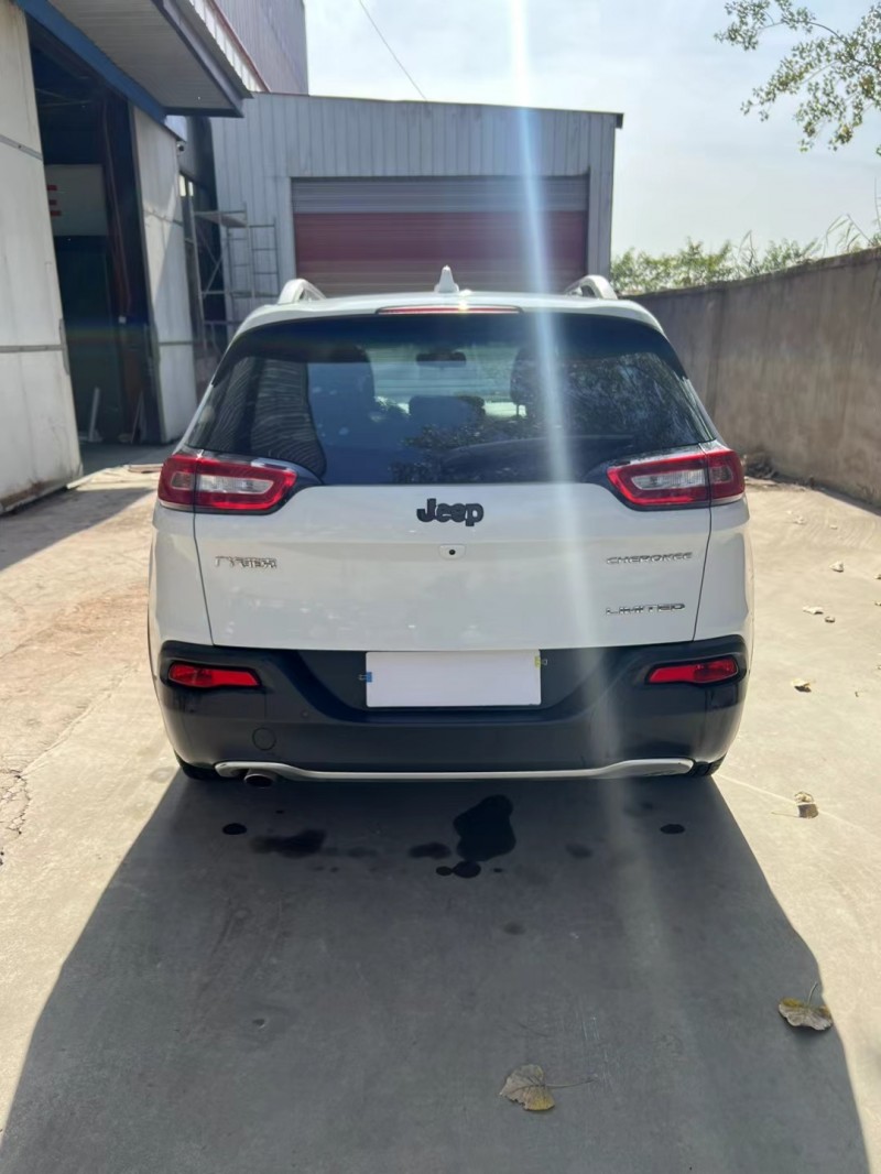 宿迁18年Jeep自由光9