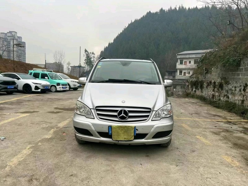 重庆12年奔驰唯雅诺1