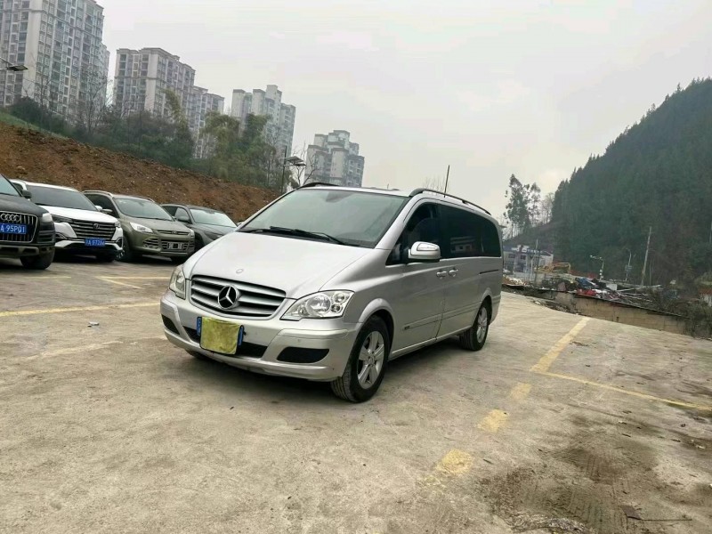 重庆12年奔驰唯雅诺3