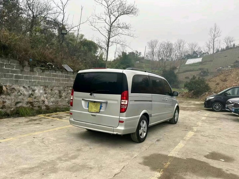 重庆12年奔驰唯雅诺4