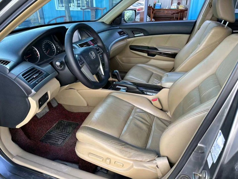 汕头08年本田雅阁3