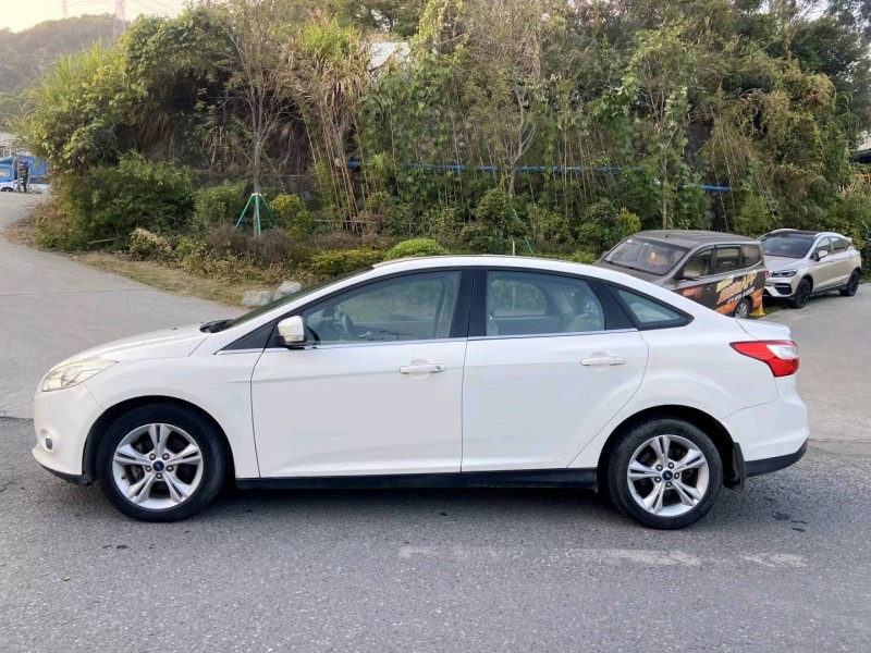 广州14年福特福克斯5