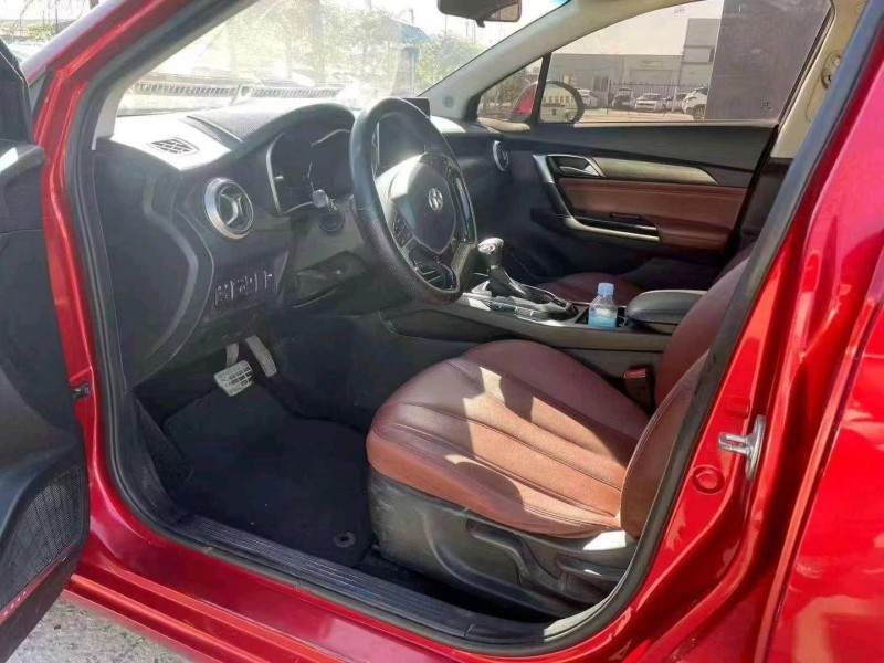 保定18年北汽绅宝D507