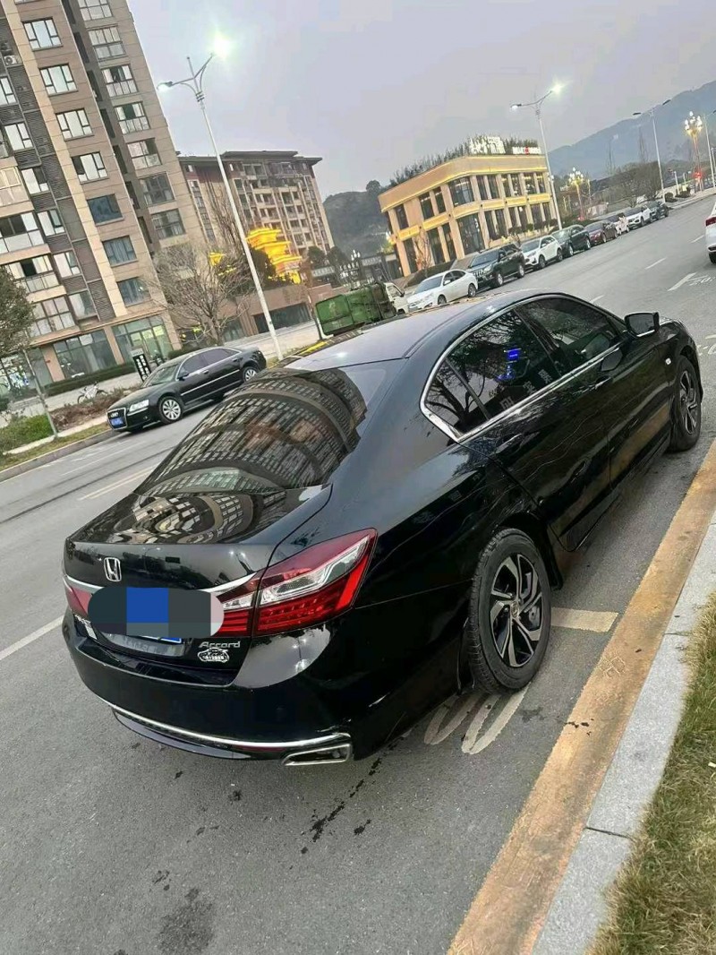 重庆18年本田雅阁3