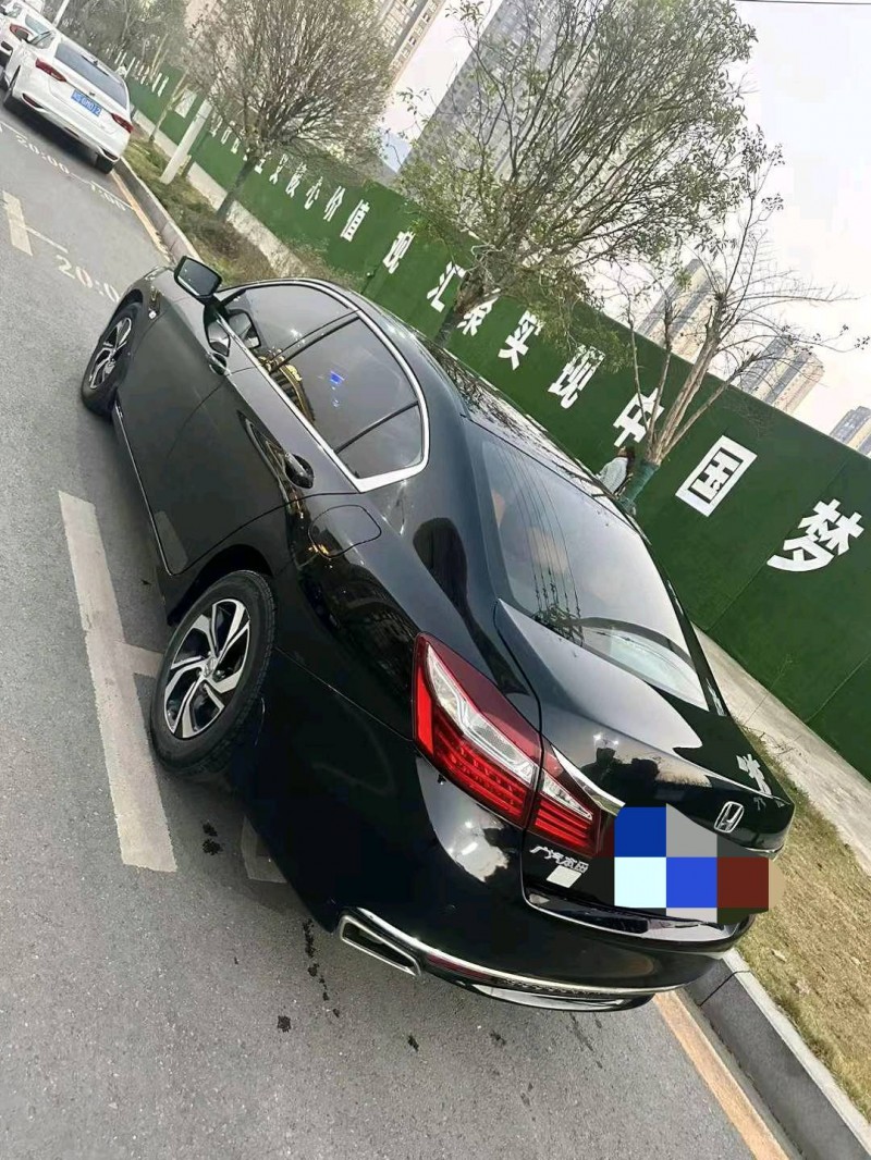 重庆18年本田雅阁5