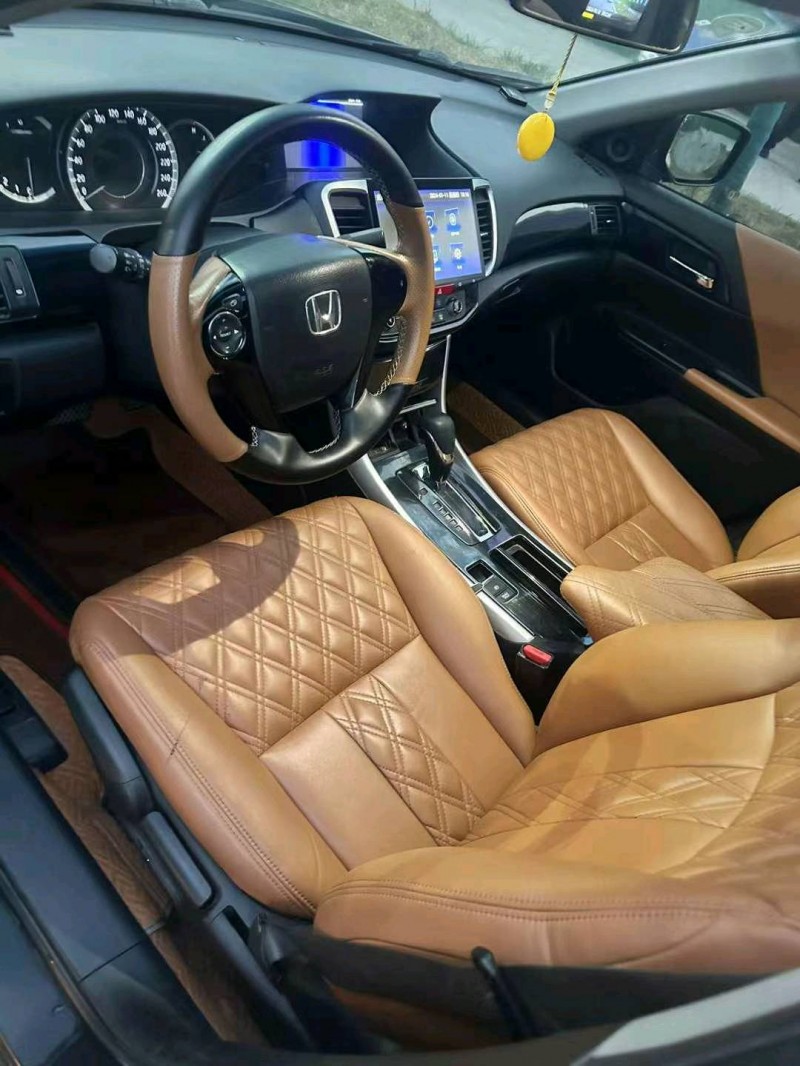 重庆18年本田雅阁7