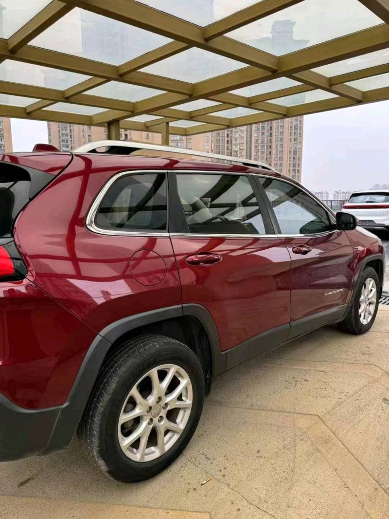 苏州17年Jeep自由光5