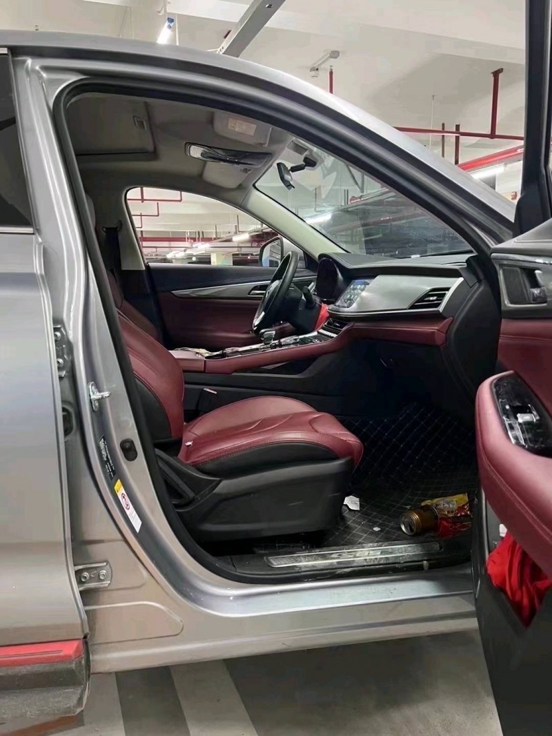 重庆23年长安汽车CS858