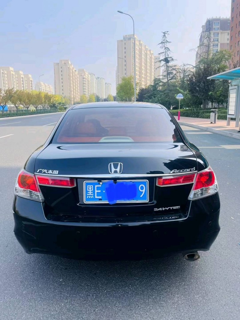 青岛10年本田雅阁8