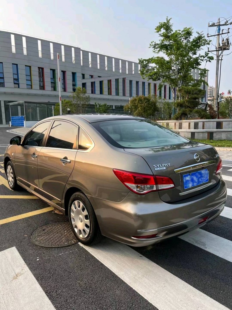 阜陽16年日產軒逸5
