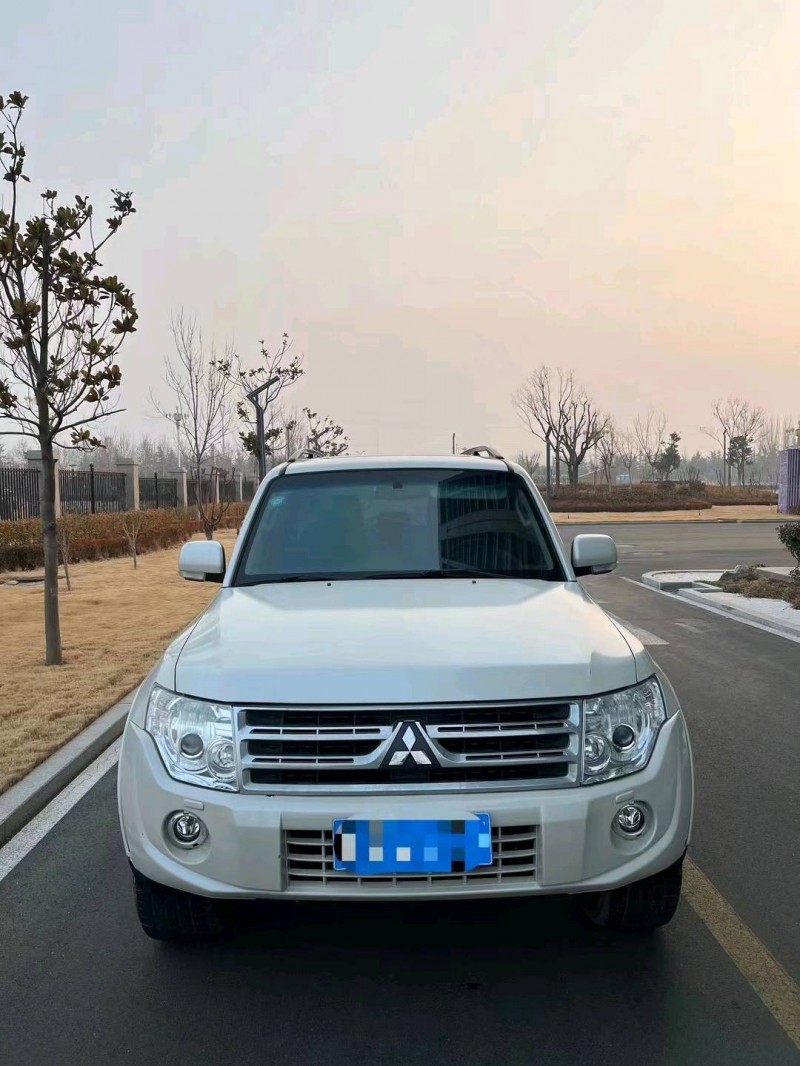 东营14年三菱帕杰罗1