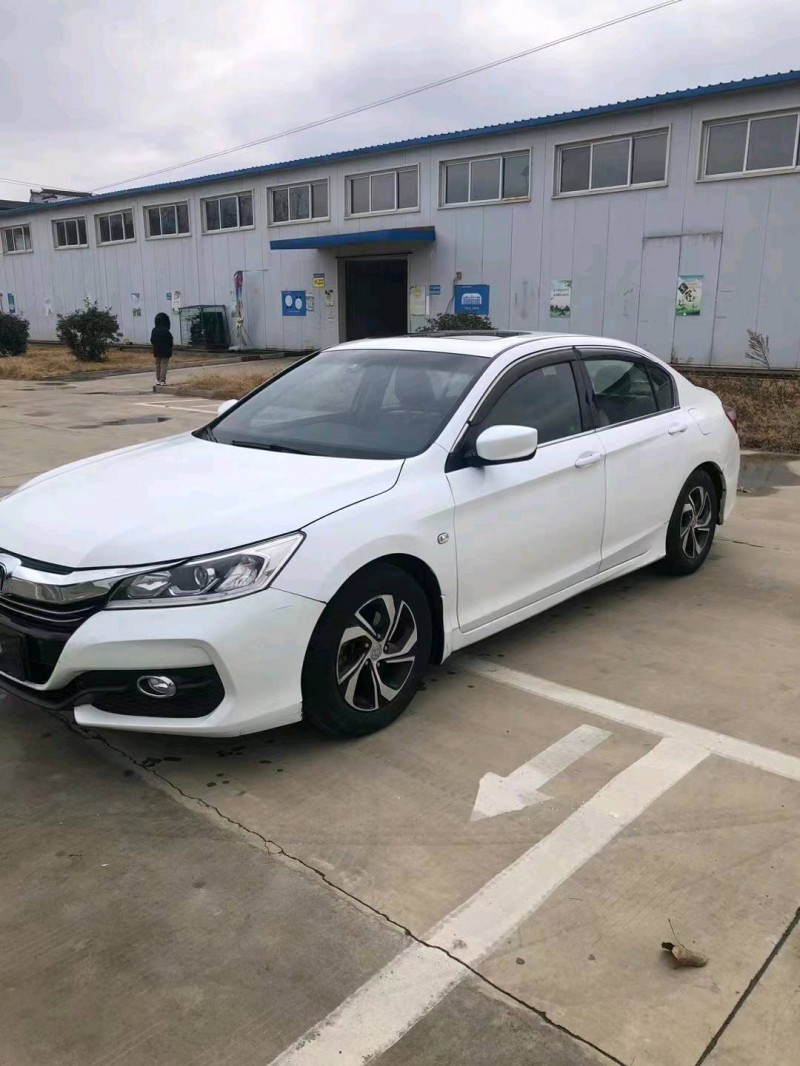 常州16年本田雅阁2