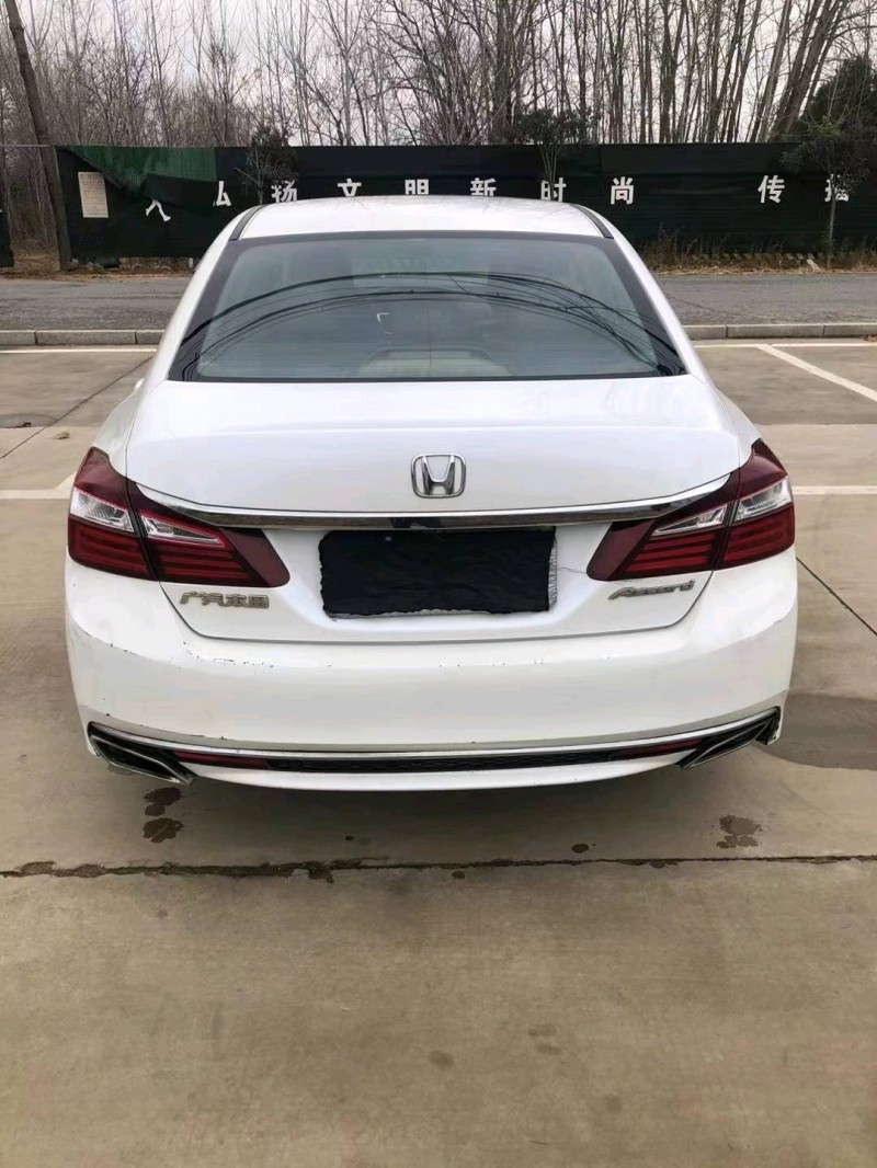 常州16年本田雅阁9