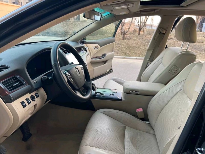 廊坊12年丰田皇冠5