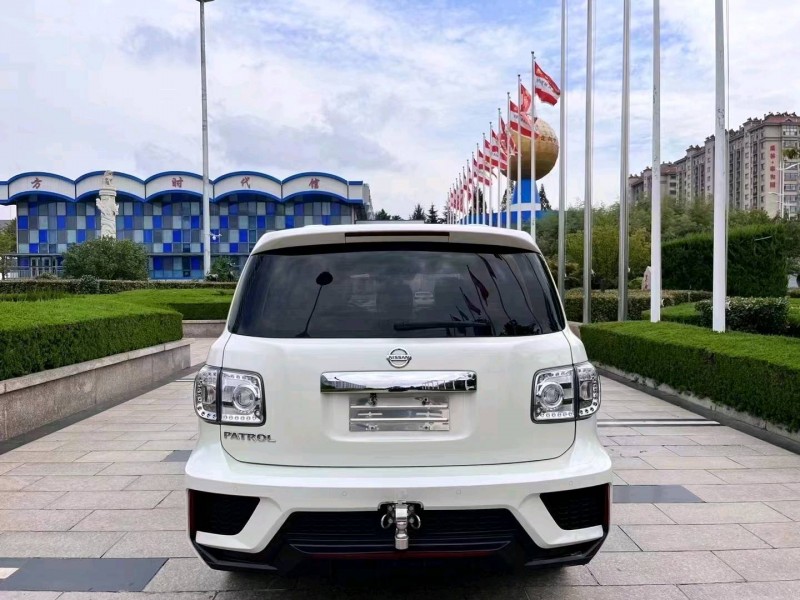 东营19年日产途乐8