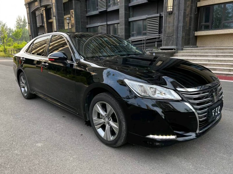 廊坊17年丰田皇冠3