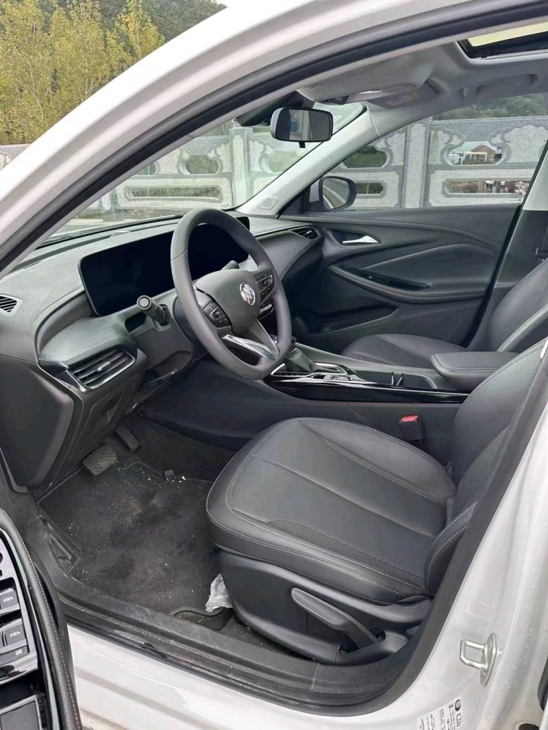 东营23年别克威朗6