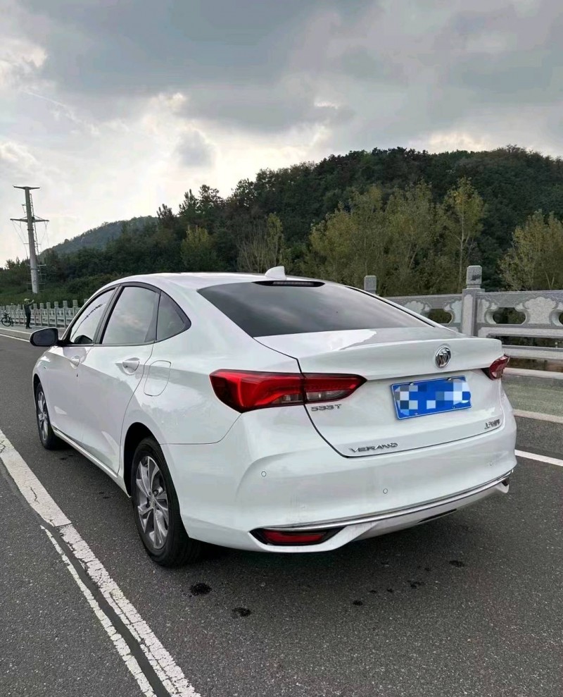 东营23年别克威朗7