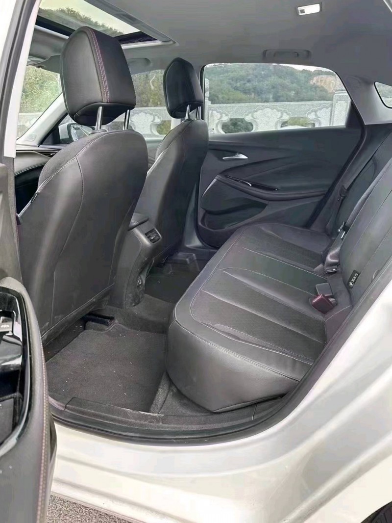 东营23年别克威朗8