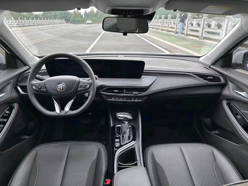 东营23年别克威朗9