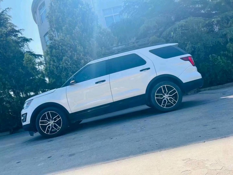 东营16年福特探险者3