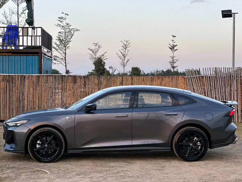 汕头23年长安汽车UNI-V3