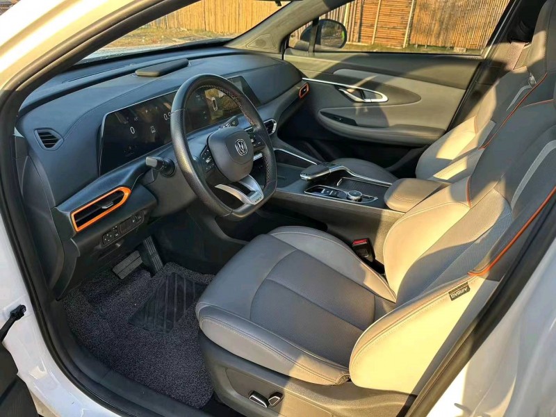 汕头22年长安汽车UNI-T3