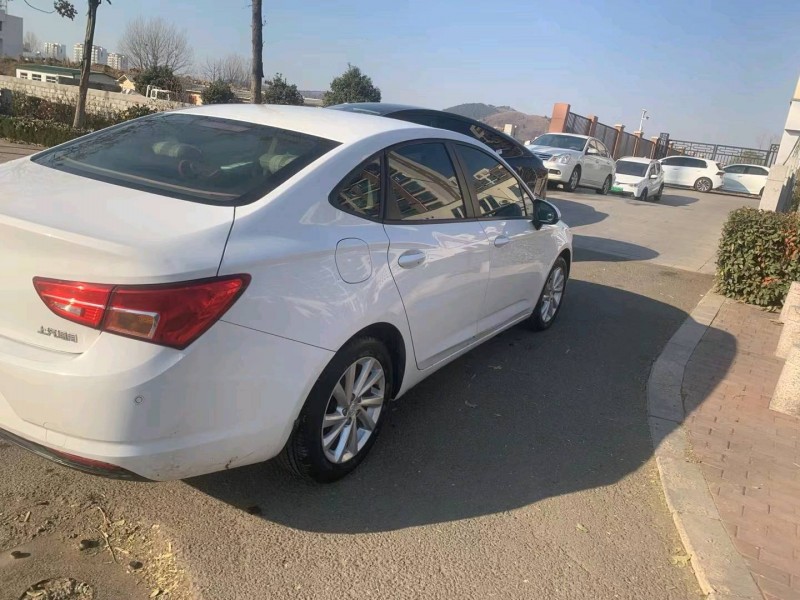 临沂17年别克威朗8