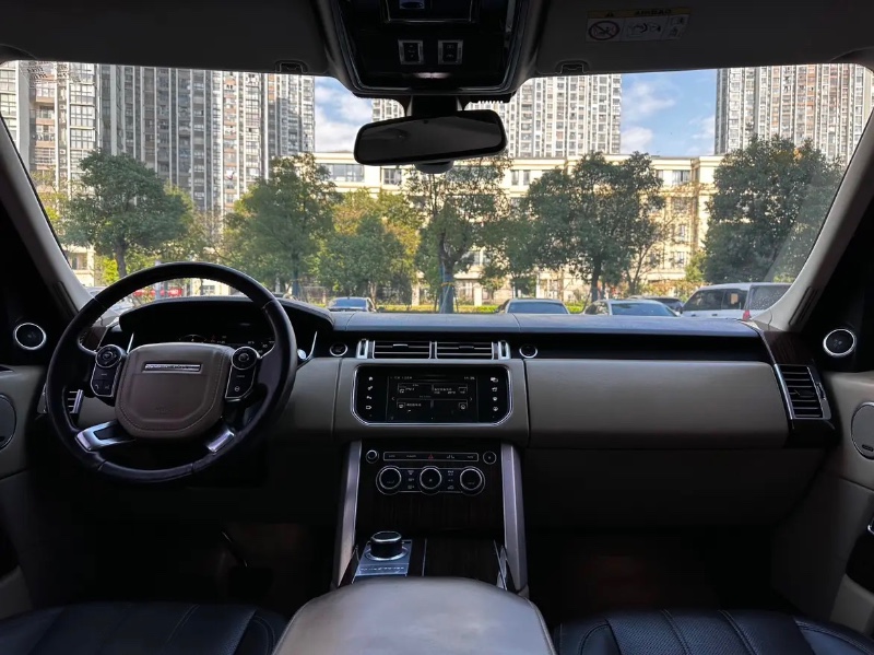 济南16年路虎揽胜行政4
