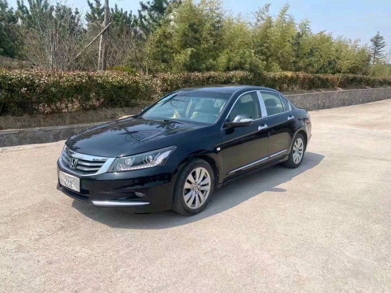 青岛13年本田雅阁8